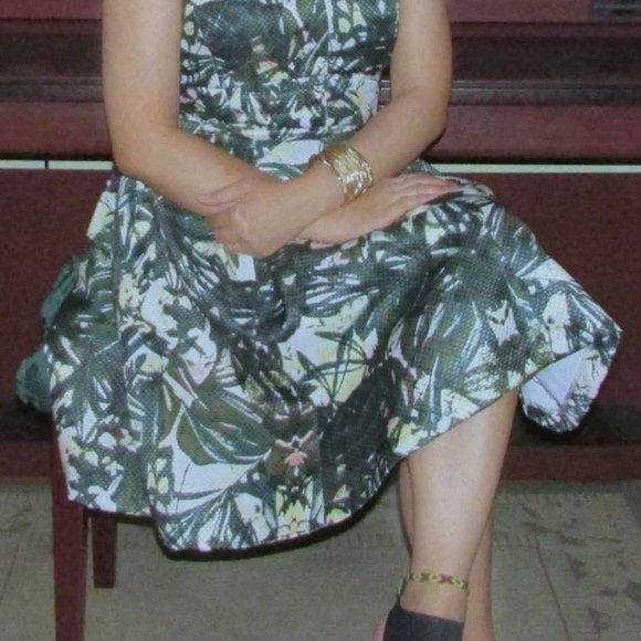 H&M Cocktail Sleeveless Dress with Green Leaf design, Size 10 - Picture 2 of 4